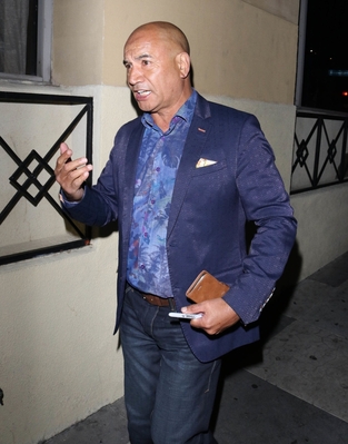 12122018_-_Celebrity_Sightings_In_Los_Angeles_001.jpg